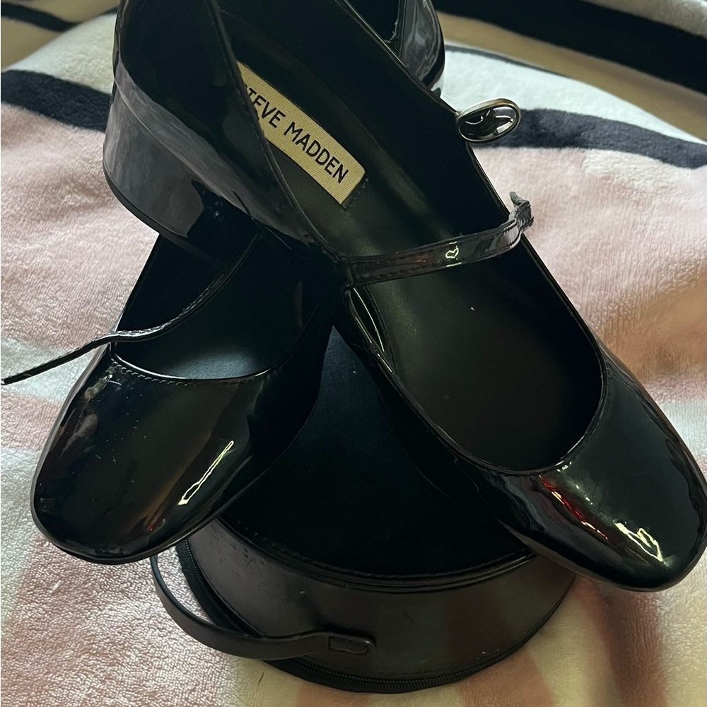Steve Madden Size 7  Black Patent Mary Jane Flats with Strap